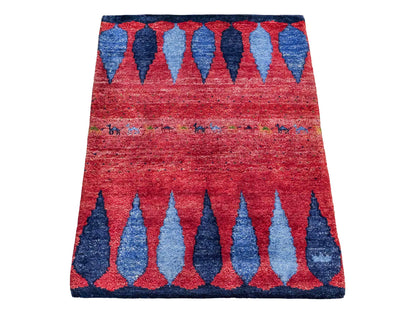 Handgeknüpfter Indo Loribaft Orientteppich von Khademi aus Viskose, Nomaden-Design, rot, blau. Von Hand geknüpft in Indien. Größe: 89x63cm. Teppichnummer: KB4-1742. Verkauf durch Jupiter Intl.