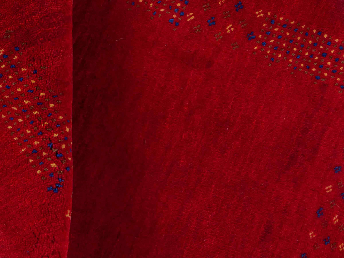 Handgeknüpfter Indo Loribaft Orientteppich von Khademi aus Wolle, rot. Geometrisches Nomaden-Design. Von Hand geknüpft in Indien. Größe: 100x61cm. Teppichnummer: KB4-1760. Verkauf durch Jupiter Intl.