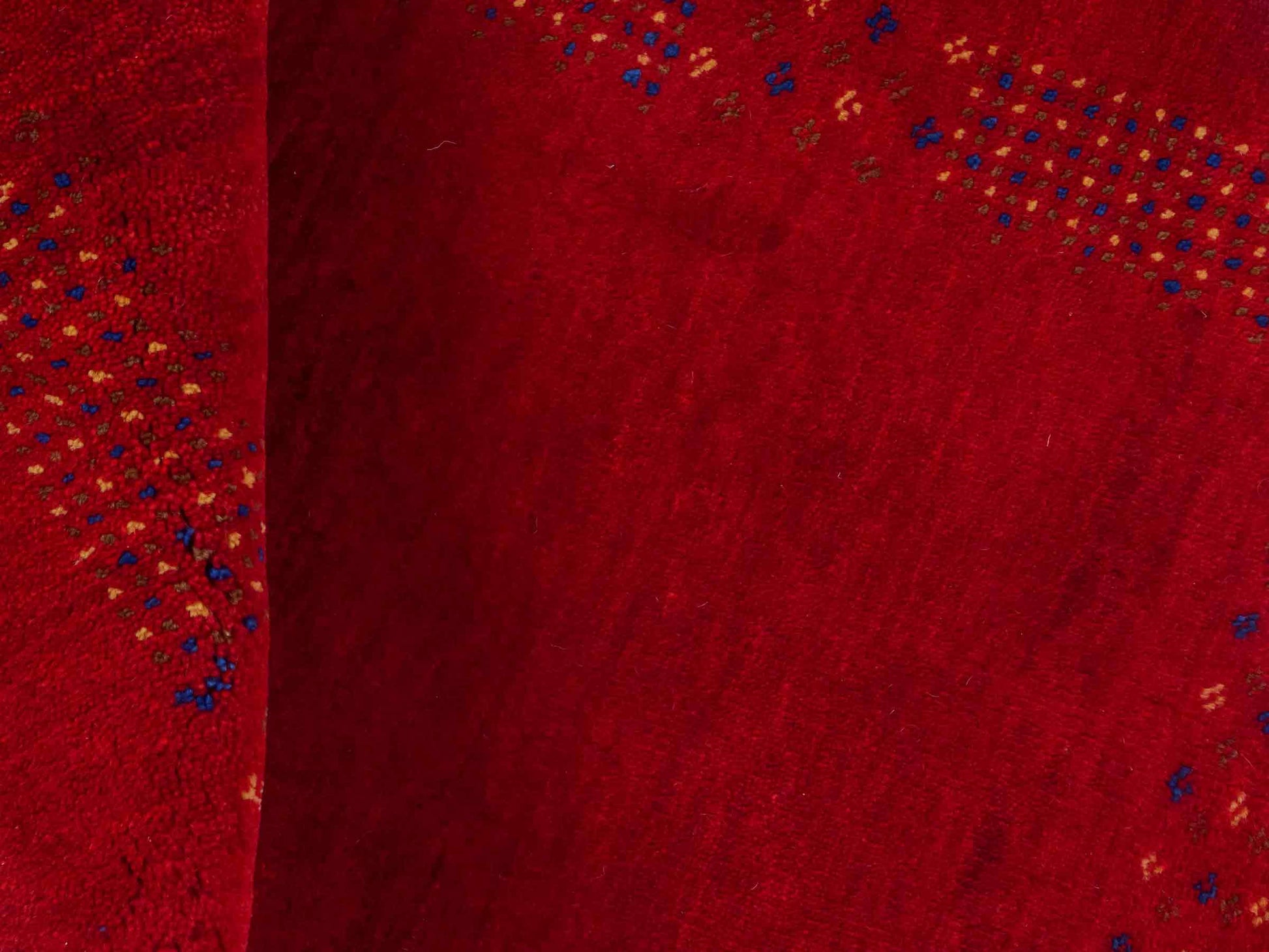 Handgeknüpfter Indo Loribaft Orientteppich von Khademi aus Wolle, rot. Geometrisches Nomaden-Design. Von Hand geknüpft in Indien. Größe: 100x61cm. Teppichnummer: KB4-1760. Verkauf durch Jupiter Intl.