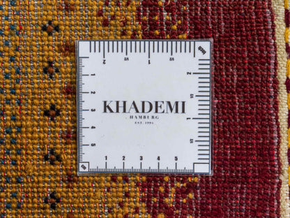 Handgeknüpfter Indo Loribaft Orientteppich von Khademi aus Wolle, rot, gold, mehrfarbig. Geometrisches Nomaden-Design. Von Hand geknüpft in Indien. Größe: 85x61cm. Teppichnummer: KB4-1737. Verkauf durch Jupiter Intl.