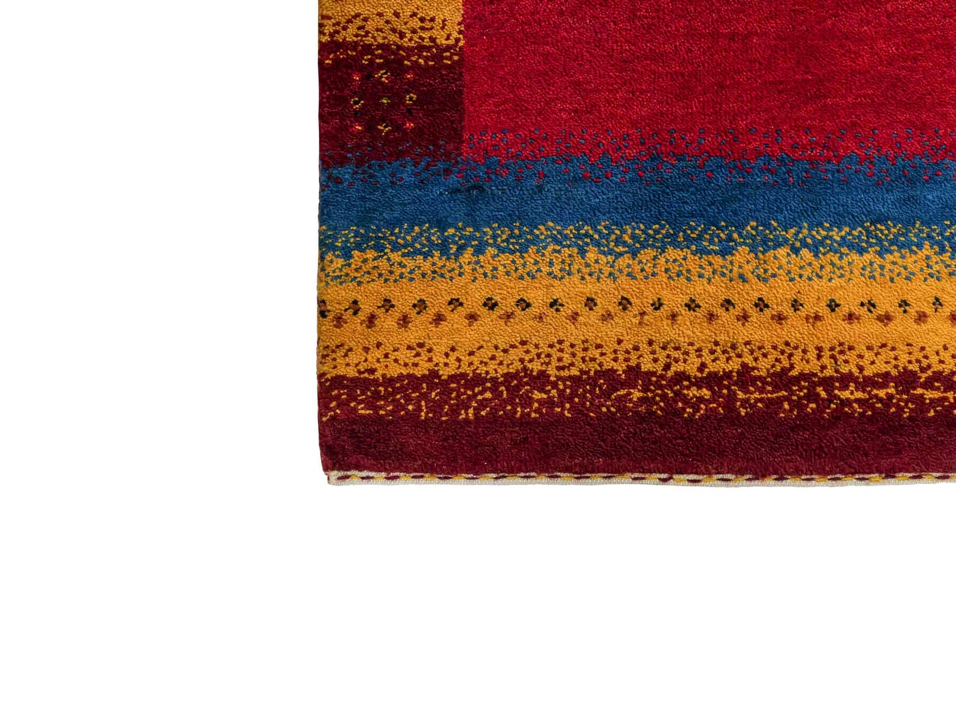 Handgeknüpfter Indo Loribaft Orientteppich von Khademi aus Wolle, rot, gold, mehrfarbig. Geometrisches Nomaden-Design. Von Hand geknüpft in Indien. Größe: 85x61cm. Teppichnummer: KB4-1737. Verkauf durch Jupiter Intl.