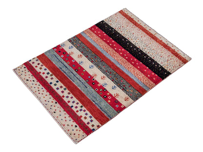 Handgeknüpfter Indo Loribaft Orientteppich von Khademi aus Wolle, cremeweiß, rot. Gestreiftes Nomaden-Design. Von Hand geknüpft in Indien. Größe: 88x60cm. Teppichnummer: KB4-1755. Verkauf durch Jupiter Intl.