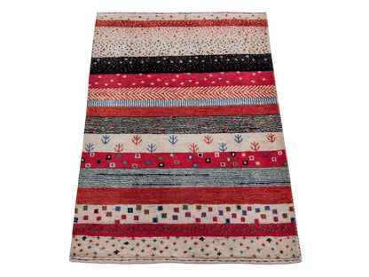 Handgeknüpfter Indo Loribaft Orientteppich von Khademi aus Wolle, cremeweiß, rot. Gestreiftes Nomaden-Design. Von Hand geknüpft in Indien. Größe: 88x60cm. Teppichnummer: KB4-1755. Verkauf durch Jupiter Intl.