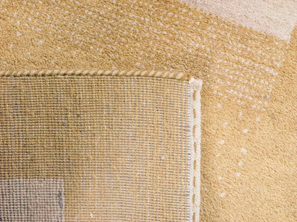 Handgeknüpfter Indo Loribaft Orientteppich von Khademi aus Wolle, gold. Geometrisches Nomaden-Design. Von Hand geknüpft in Indien. Größe: 88x61cm. Teppichnummer: KB4-1741. Verkauf durch Jupiter Intl.