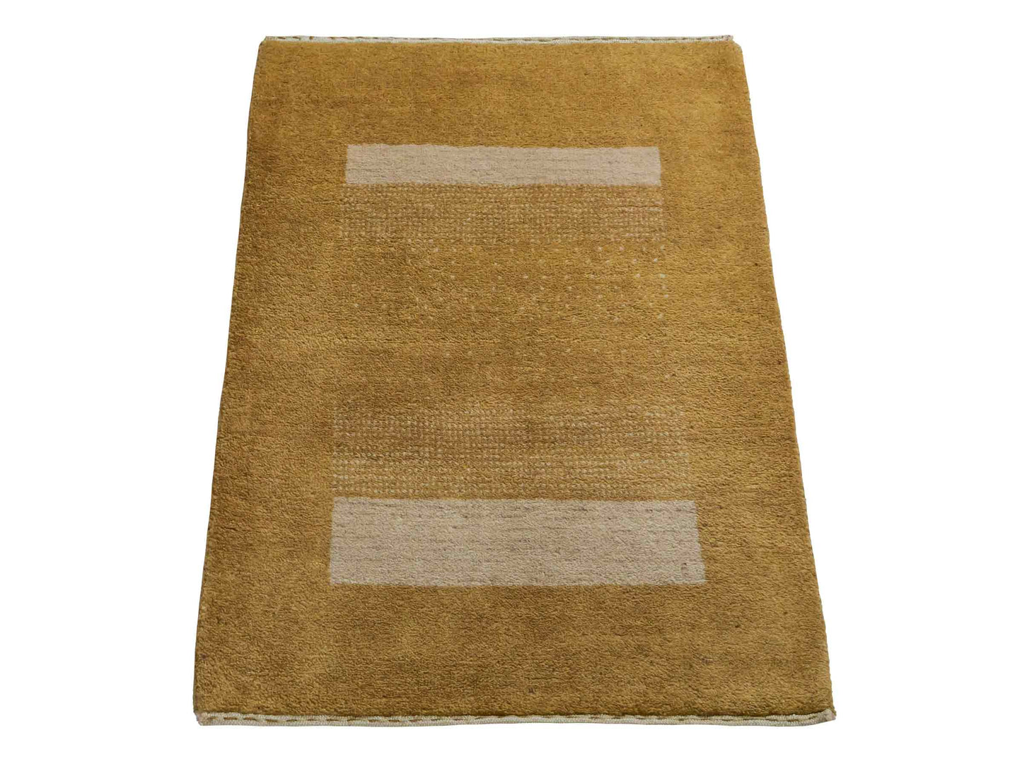 Handgeknüpfter Indo Loribaft Orientteppich von Khademi aus Wolle, gold. Geometrisches Nomaden-Design. Von Hand geknüpft in Indien. Größe: 88x61cm. Teppichnummer: KB4-1741. Verkauf durch Jupiter Intl.