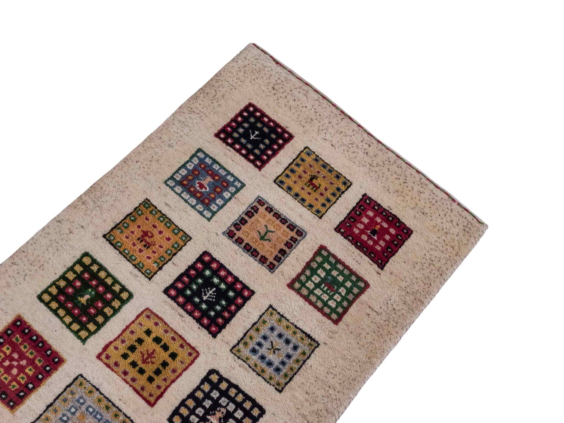 Handgeknüpfter Indo Loribaft Orientteppich von Khademi aus Wolle, cremeweiß, mehrfarbig. Geometrisches Nomaden-Feldmuster. Von Hand geknüpft in Indien. Größe: 89x59cm. Teppichnummer: KB4-1731. Verkauf durch Jupiter Intl.