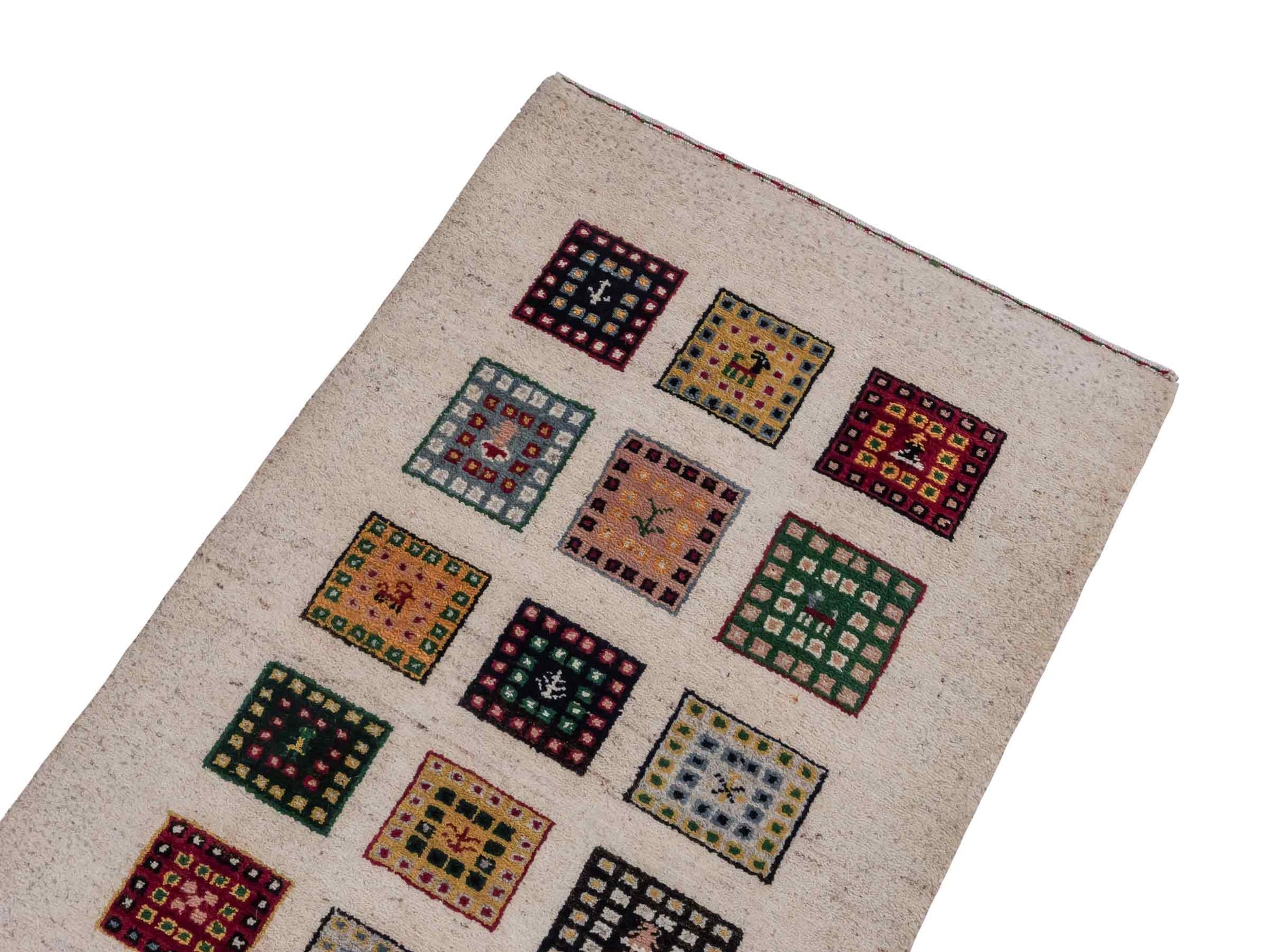 Handgeknüpfter Indo Loribaft Orientteppich von Khademi aus Wolle, cremeweiß, mehrfarbig. Geometrisches Nomaden-Feldmuster. Von Hand geknüpft in Indien. Größe: 89x60cm. Teppichnummer: KB4-1722. Verkauf durch Jupiter Intl.