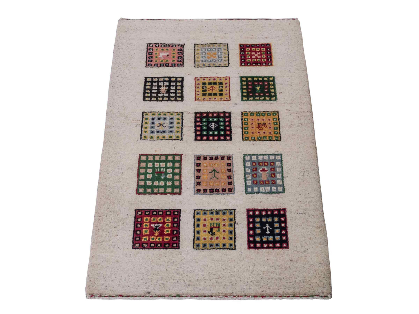 Handgeknüpfter Indo Loribaft Orientteppich von Khademi aus Wolle, cremeweiß, mehrfarbig. Geometrisches Nomaden-Feldmuster. Von Hand geknüpft in Indien. Größe: 89x60cm. Teppichnummer: KB4-1722. Verkauf durch Jupiter Intl.