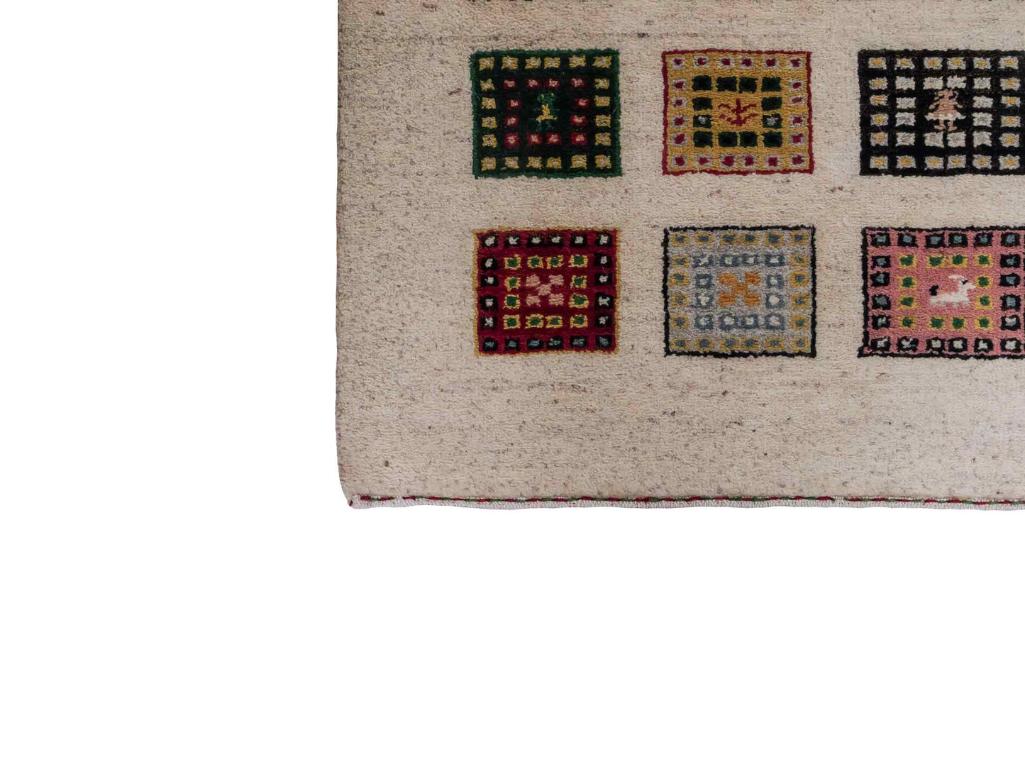 Handgeknüpfter Indo Loribaft Orientteppich von Khademi aus Wolle, cremeweiß, mehrfarbig. Geometrisches Nomaden-Feldmuster. Von Hand geknüpft in Indien. Größe: 89x60cm. Teppichnummer: KB4-1722. Verkauf durch Jupiter Intl.