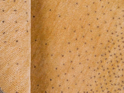 Handgeknüpfter Indo Loribaft Orientteppich von Khademi aus Wolle, gold. Geometrisches Nomaden-Design. Von Hand geknüpft in Indien. Größe: 90x58cm. Teppichnummer: KB4-1716. Verkauf durch Jupiter Intl.