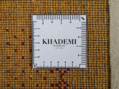 Handgeknüpfter Indo Loribaft Orientteppich von Khademi aus Wolle, gold. Geometrisches Nomaden-Design. Von Hand geknüpft in Indien. Größe: 90x59cm. Teppichnummer: KB4-1753. Verkauf durch Jupiter Intl.