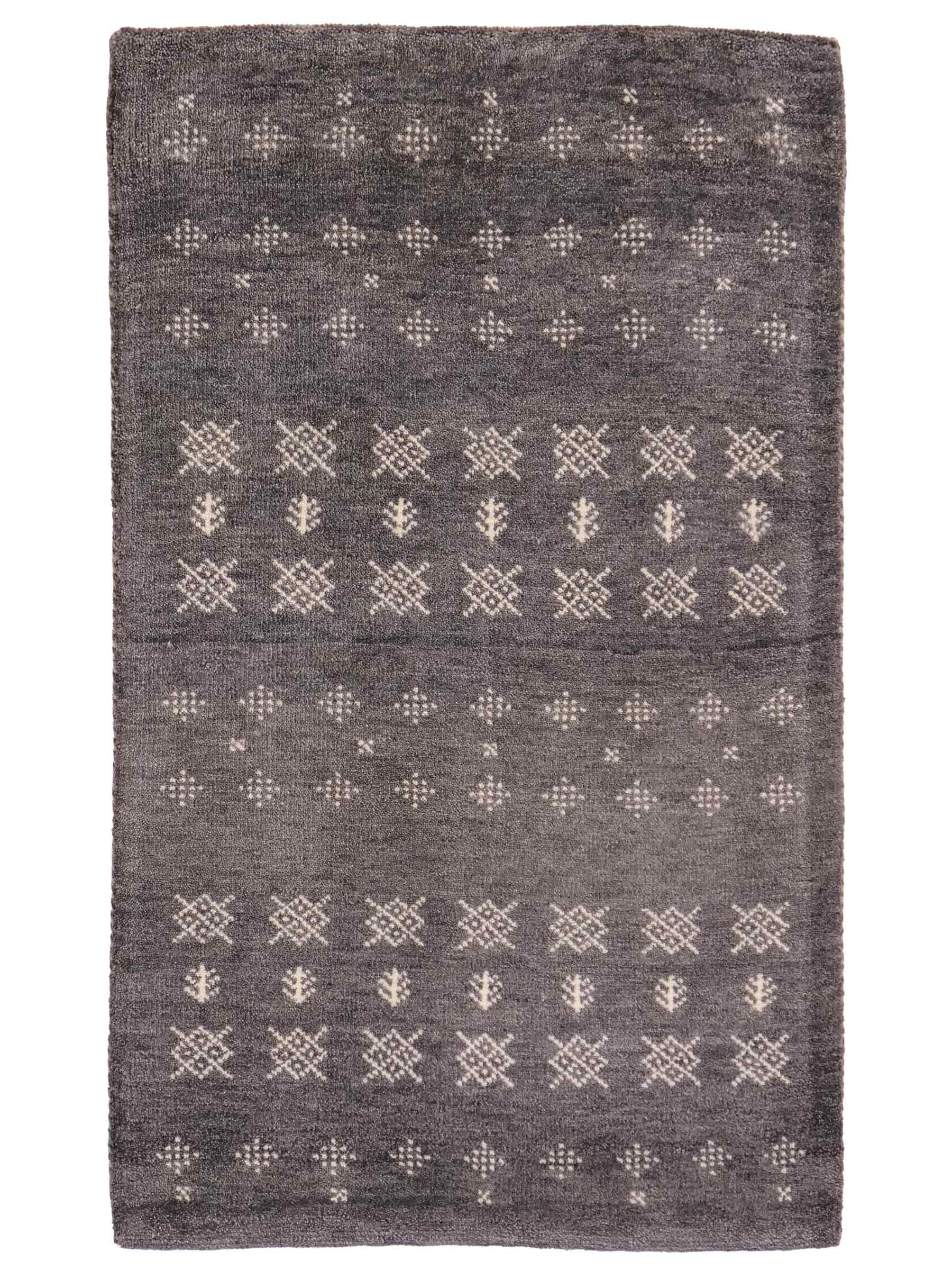 Handgeknüpfter Indo Loribaft Orientteppich von Khademi aus Wolle, grau. Geometrisches Nomaden-Design. Von Hand geknüpft in Indien. Größe: 90x60cm. Teppichnummer: KB4-1751. Verkauf durch Jupiter Intl.