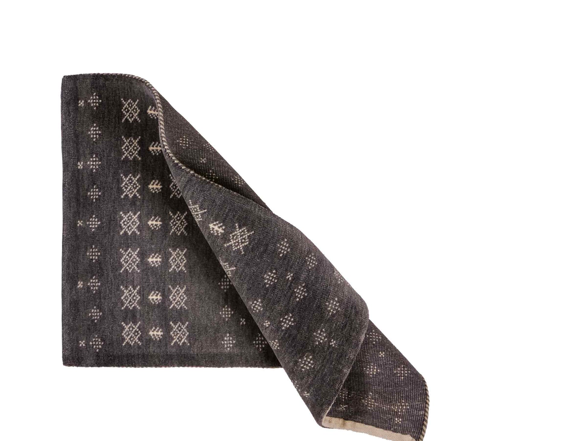 Handgeknüpfter Indo Loribaft Orientteppich von Khademi aus Wolle, grau. Geometrisches Nomaden-Design. Von Hand geknüpft in Indien. Größe: 90x60cm. Teppichnummer: KB4-1751. Verkauf durch Jupiter Intl.