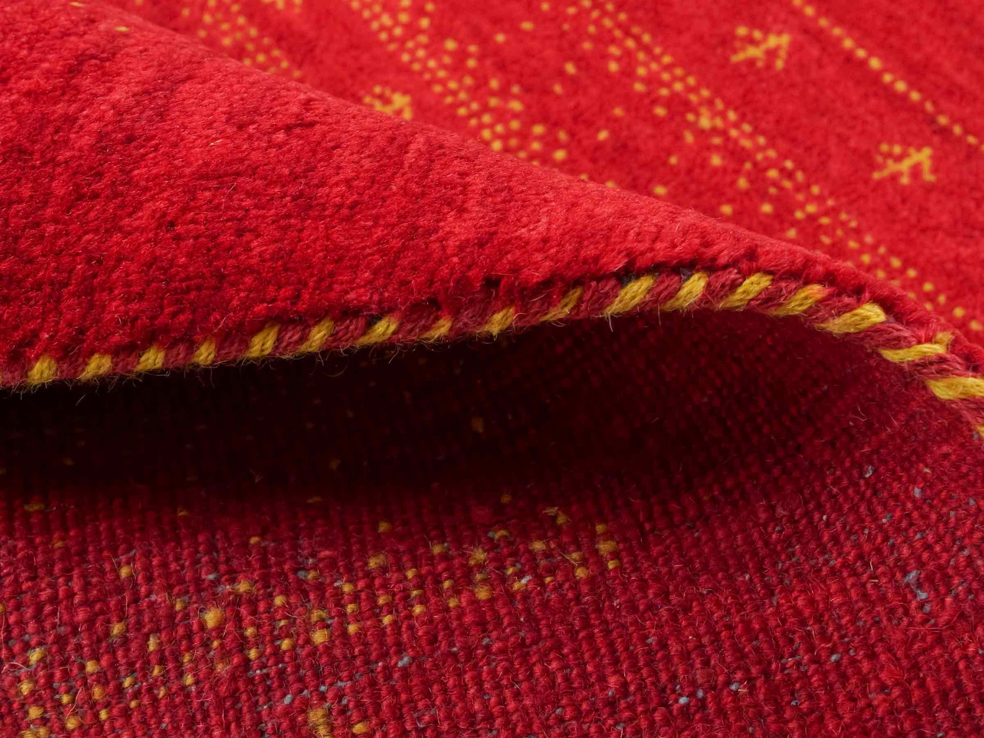 Handgeknüpfter Indo Loribaft Orientteppich von Khademi aus Wolle, rot. Geometrisches Nomaden-Design. Von Hand geknüpft in Indien. Größe: 90x63cm. Teppichnummer: KB4-1756. Verkauf durch Jupiter Intl.