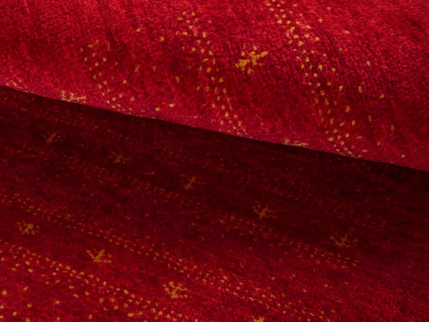 Handgeknüpfter Indo Loribaft Orientteppich von Khademi aus Wolle, rot. Geometrisches Nomaden-Design. Von Hand geknüpft in Indien. Größe: 90x63cm. Teppichnummer: KB4-1756. Verkauf durch Jupiter Intl.