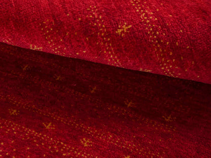 Handgeknüpfter Indo Loribaft Orientteppich von Khademi aus Wolle, rot. Geometrisches Nomaden-Design. Von Hand geknüpft in Indien. Größe: 90x63cm. Teppichnummer: KB4-1756. Verkauf durch Jupiter Intl.