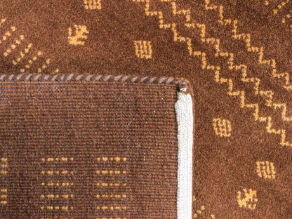 Handgeknüpfter Indo Loribaft Orientteppich von Khademi aus Wolle, braun. Geometrisches Nomaden-Design. Von Hand geknüpft in Indien. Größe: 91x61cm. Teppichnummer: KB4-1757. Verkauf durch Jupiter Intl.