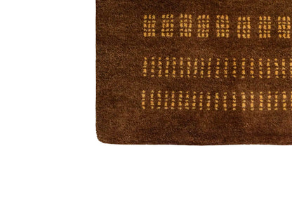 Handgeknüpfter Indo Loribaft Orientteppich von Khademi aus Wolle, braun. Geometrisches Nomaden-Design. Von Hand geknüpft in Indien. Größe: 91x61cm. Teppichnummer: KB4-1757. Verkauf durch Jupiter Intl.