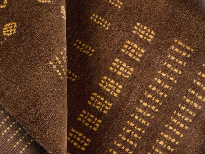 Handgeknüpfter Indo Loribaft Orientteppich von Khademi aus Wolle, braun. Geometrisches Nomaden-Design. Von Hand geknüpft in Indien. Größe: 91x61cm. Teppichnummer: KB4-1757. Verkauf durch Jupiter Intl.