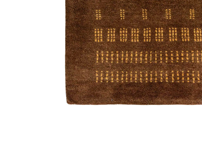 Handgeknüpfter Indo Loribaft Orientteppich von Khademi aus Wolle, braun. Geometrisches Nomaden-Design. Von Hand geknüpft in Indien. Größe: 91x61cm. Teppichnummer: KB4-1758. Verkauf durch Jupiter Intl.