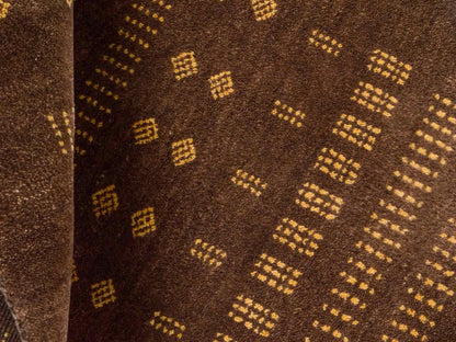 Handgeknüpfter Indo Loribaft Orientteppich von Khademi aus Wolle, braun. Geometrisches Nomaden-Design. Von Hand geknüpft in Indien. Größe: 91x61cm. Teppichnummer: KB4-1758. Verkauf durch Jupiter Intl.