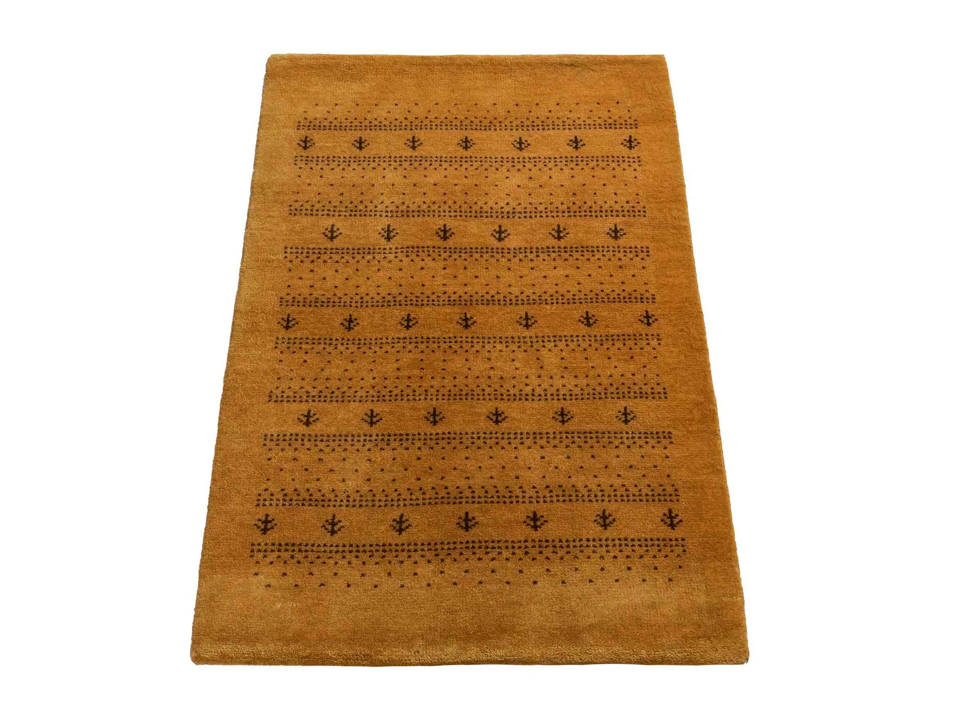 Handgeknüpfter Indo Loribaft Orientteppich von Khademi aus Wolle, gold. Geometrisches Nomaden-Design. Von Hand geknüpft in Indien. Größe: 91x61cm. Teppichnummer: KB4-1744. Verkauf durch Jupiter Intl.