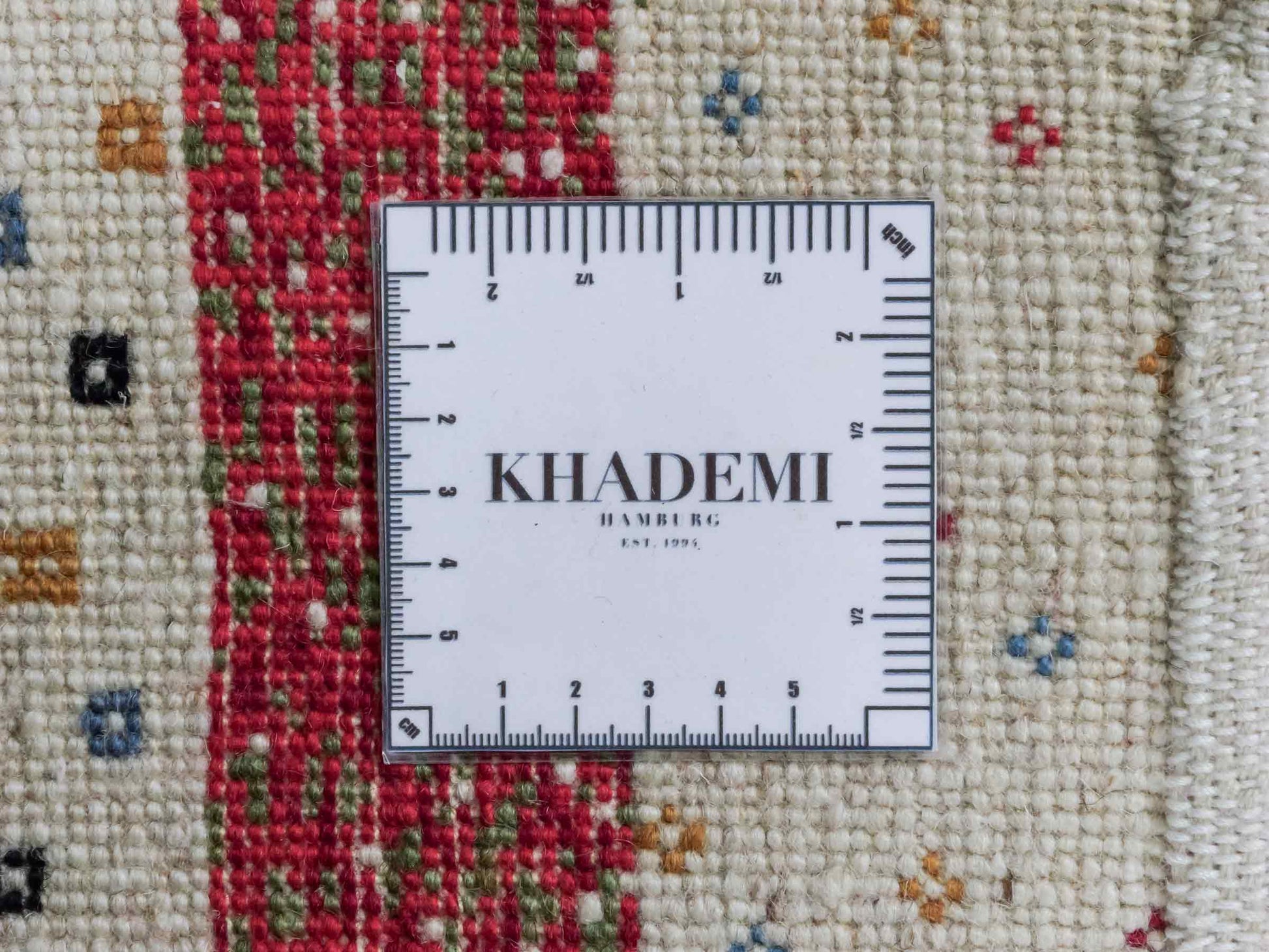 Handgeknüpfter Indo Loribaft Orientteppich von Khademi aus Wolle, cremeweiß, rot. Gestreiftes Nomaden-Design. Von Hand geknüpft in Indien. Größe: 91x62cm. Teppichnummer: KB4-1740. Verkauf durch Jupiter Intl.