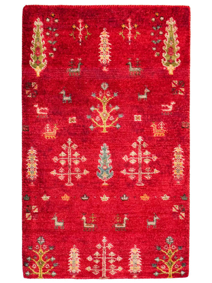 Handgeknüpfter Indo Loribaft Orientteppich von Khademi aus Wolle, rot. Florales Nomaden-Design. Von Hand geknüpft in Indien. Größe: 91x63cm. Teppichnummer: KB4-1747. Verkauf durch Jupiter Intl.