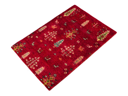 Handgeknüpfter Indo Loribaft Orientteppich von Khademi aus Wolle, rot. Florales Nomaden-Design. Von Hand geknüpft in Indien. Größe: 91x63cm. Teppichnummer: KB4-1747. Verkauf durch Jupiter Intl.