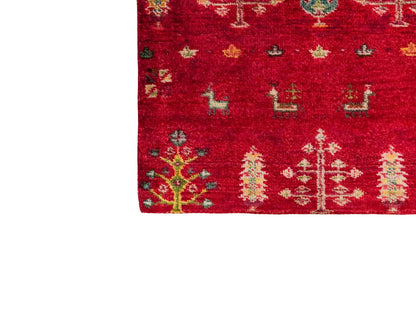 Handgeknüpfter Indo Loribaft Orientteppich von Khademi aus Wolle, rot. Florales Nomaden-Design. Von Hand geknüpft in Indien. Größe: 91x63cm. Teppichnummer: KB4-1747. Verkauf durch Jupiter Intl.