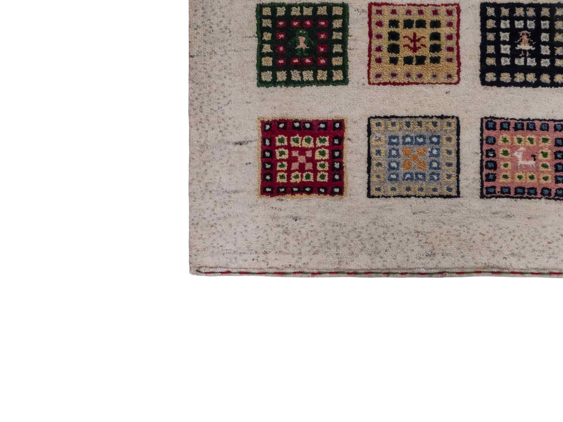 Handgeknüpfter Indo Loribaft Orientteppich von Khademi aus Wolle, cremeweiß, mehrfarbig. Geometrisches Nomaden-Feldmuster. Von Hand geknüpft in Indien. Größe: 92x60cm. Teppichnummer: KB4-1725. Verkauf durch Jupiter Intl.