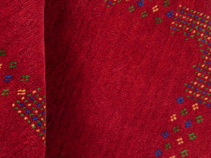 Handgeknüpfter Indo Loribaft Orientteppich von Khademi aus Wolle, rot. Geometrisches Nomaden-Design. Von Hand geknüpft in Indien. Größe: 92x62cm. Teppichnummer: KB4-1729. Verkauf durch Jupiter Intl.