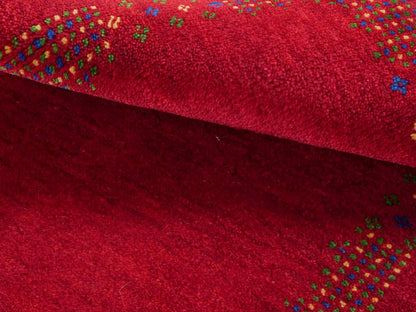 Handgeknüpfter Indo Loribaft Orientteppich von Khademi aus Wolle, rot. Geometrisches Nomaden-Design. Von Hand geknüpft in Indien. Größe: 92x62cm. Teppichnummer: KB4-1729. Verkauf durch Jupiter Intl.