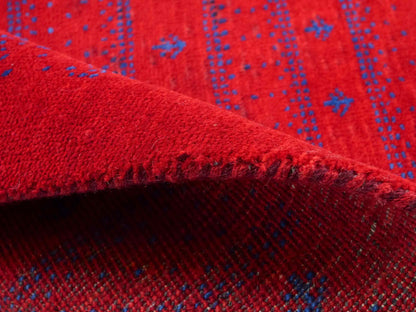 Handgeknüpfter Indo Loribaft Orientteppich von Khademi aus Wolle, rot. Geometrisches Nomaden-Design. Von Hand geknüpft in Indien. Größe: 92x64cm. Teppichnummer: KB4-1746. Verkauf durch Jupiter Intl.