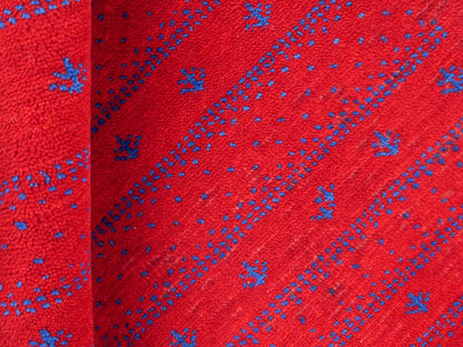 Handgeknüpfter Indo Loribaft Orientteppich von Khademi aus Wolle, rot. Geometrisches Nomaden-Design. Von Hand geknüpft in Indien. Größe: 92x64cm. Teppichnummer: KB4-1746. Verkauf durch Jupiter Intl.