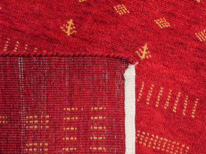 Handgeknüpfter Indo Loribaft Orientteppich von Khademi aus Wolle, rot. Geometrisches Nomaden-Design. Von Hand geknüpft in Indien. Größe: 92x65cm. Teppichnummer: KB4-1764. Verkauf durch Jupiter Intl.