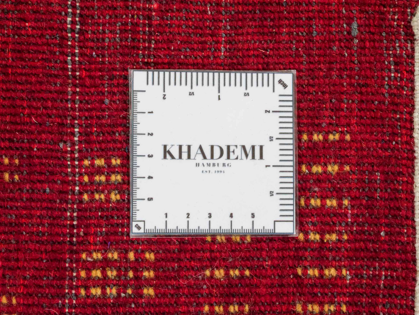 Handgeknüpfter Indo Loribaft Orientteppich von Khademi aus Wolle, rot. Geometrisches Nomaden-Design. Von Hand geknüpft in Indien. Größe: 92x65cm. Teppichnummer: KB4-1764. Verkauf durch Jupiter Intl.