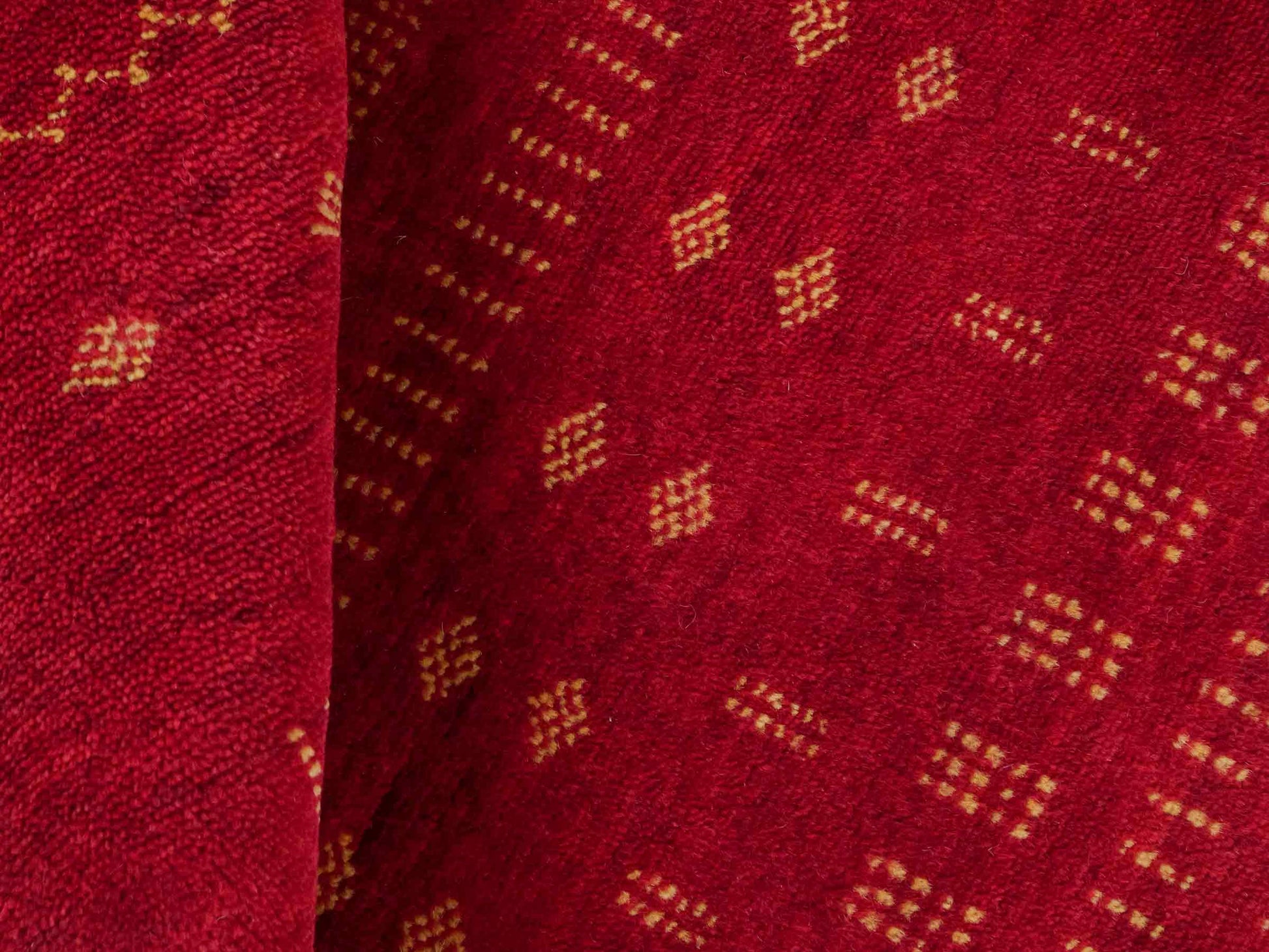 Handgeknüpfter Indo Loribaft Orientteppich von Khademi aus Wolle, rot. Geometrisches Nomaden-Design. Von Hand geknüpft in Indien. Größe: 92x65cm. Teppichnummer: KB4-1764. Verkauf durch Jupiter Intl.