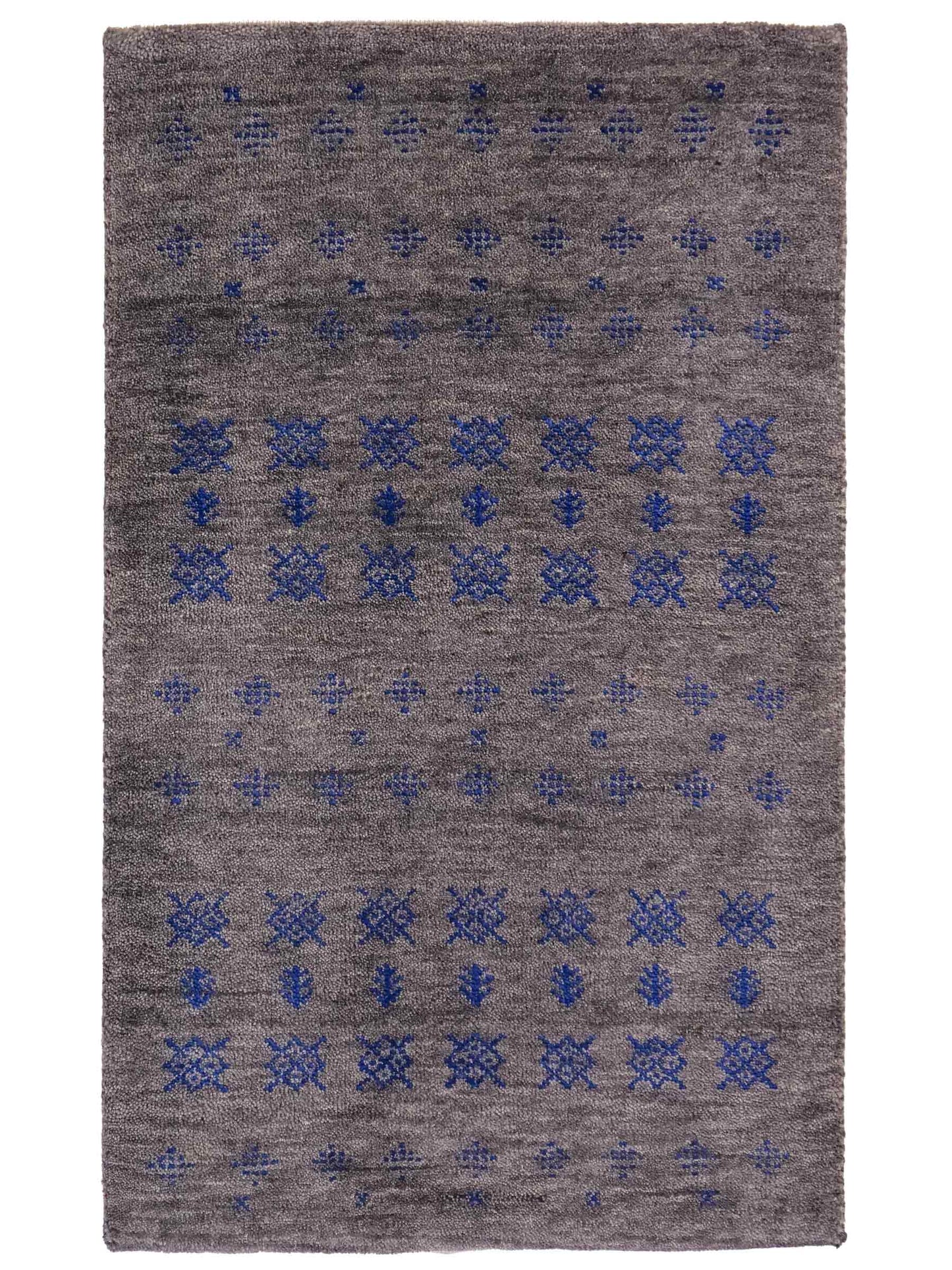Handgeknüpfter Indo Loribaft Orientteppich von Khademi aus Wolle, grau. Geometrisches Nomaden-Design. Von Hand geknüpft in Indien. Größe: 93x58cm. Teppichnummer: KB4-1762. Verkauf durch Jupiter Intl.