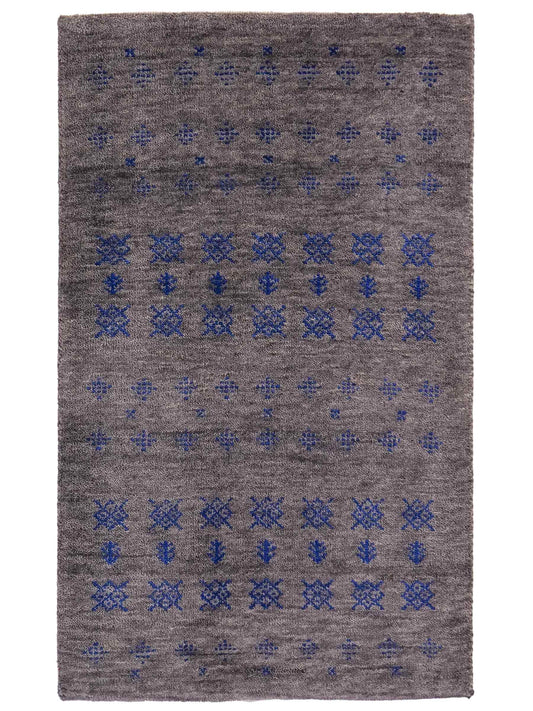 Handgeknüpfter Indo Loribaft Orientteppich von Khademi aus Wolle, grau. Geometrisches Nomaden-Design. Von Hand geknüpft in Indien. Größe: 93x58cm. Teppichnummer: KB4-1762. Verkauf durch Jupiter Intl.
