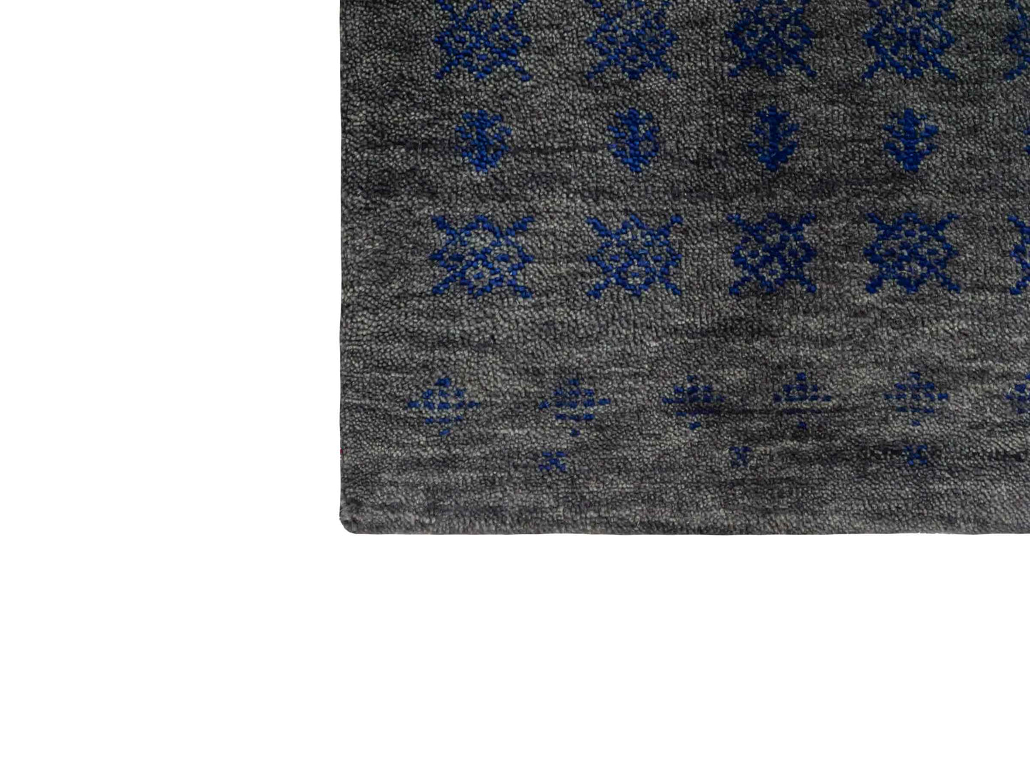 Handgeknüpfter Indo Loribaft Orientteppich von Khademi aus Wolle, grau. Geometrisches Nomaden-Design. Von Hand geknüpft in Indien. Größe: 93x58cm. Teppichnummer: KB4-1762. Verkauf durch Jupiter Intl.