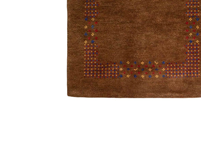 Handgeknüpfter Indo Loribaft Orientteppich von Khademi aus Wolle, braun. Geometrisches Nomaden-Design. Von Hand geknüpft in Indien. Größe: 93x60cm. Teppichnummer: KB4-1717. Verkauf durch Jupiter Intl.