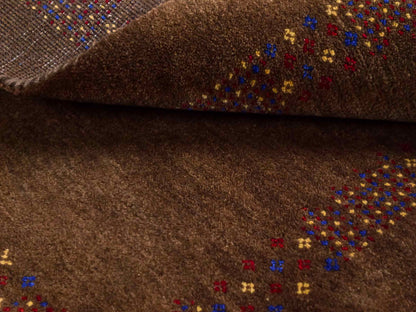 Handgeknüpfter Indo Loribaft Orientteppich von Khademi aus Wolle, braun. Geometrisches Nomaden-Design. Von Hand geknüpft in Indien. Größe: 93x60cm. Teppichnummer: KB4-1717. Verkauf durch Jupiter Intl.