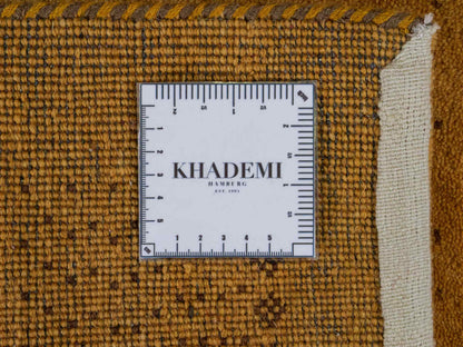 Handgeknüpfter Indo Loribaft Orientteppich von Khademi aus Wolle, gold. Geometrisches Nomaden-Design. Von Hand geknüpft in Indien. Größe: 93x60cm. Teppichnummer: KB4-1720. Verkauf durch Jupiter Intl.