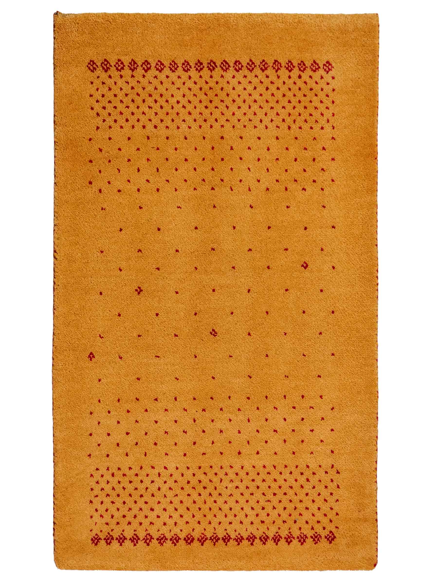 Handgeknüpfter Indo Loribaft Orientteppich von Khademi aus Wolle, gold. Geometrisches Nomaden-Design. Von Hand geknüpft in Indien. Größe: 93x61cm. Teppichnummer: KB4-1748. Verkauf durch Jupiter Intl.