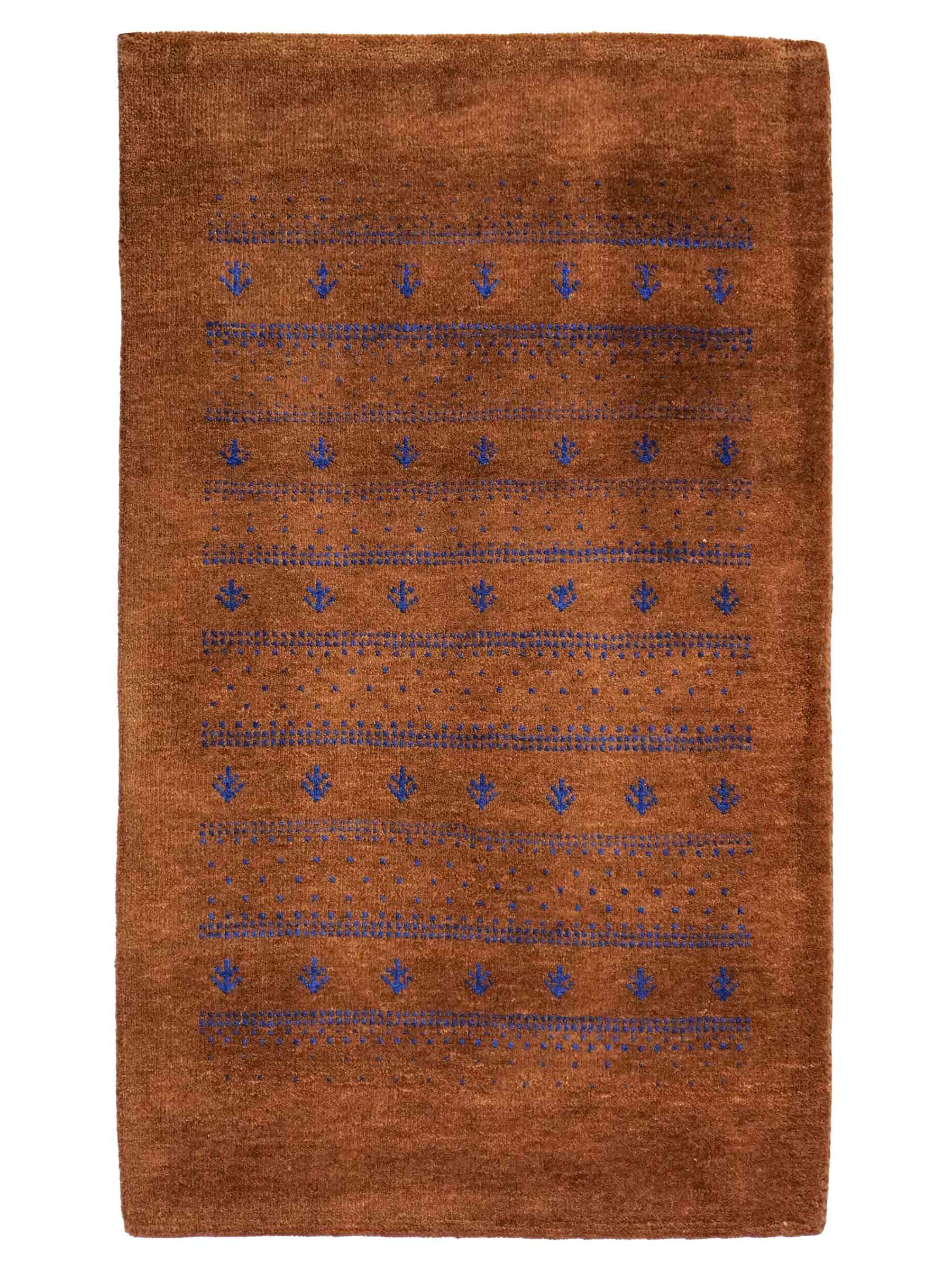 Handgeknüpfter Indo Loribaft Orientteppich von Khademi aus Wolle, braun. Geometrisches Nomaden-Design. Von Hand geknüpft in Indien. Größe: 93x62cm. Teppichnummer: KB4-1730. Verkauf durch Jupiter Intl.
