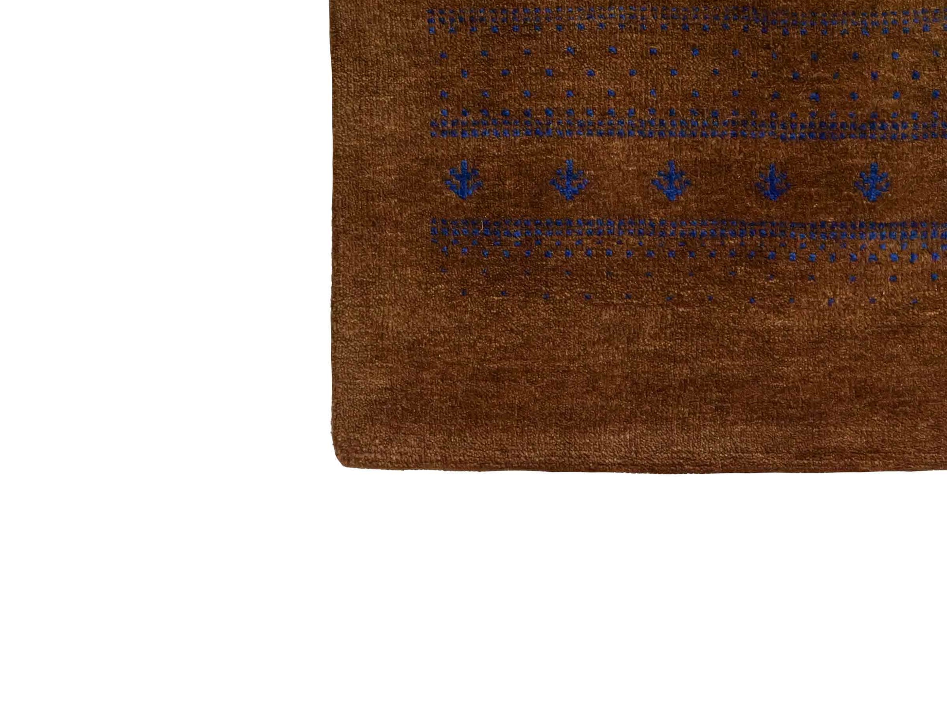 Handgeknüpfter Indo Loribaft Orientteppich von Khademi aus Wolle, braun. Geometrisches Nomaden-Design. Von Hand geknüpft in Indien. Größe: 93x62cm. Teppichnummer: KB4-1730. Verkauf durch Jupiter Intl.