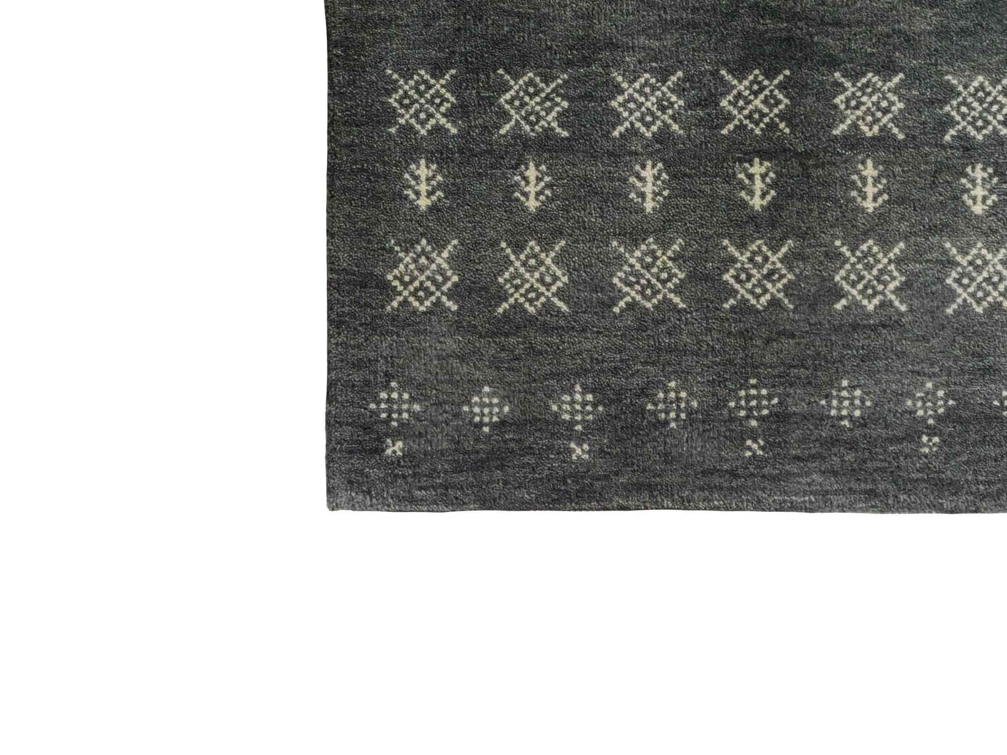 Handgeknüpfter Indo Loribaft Orientteppich von Khademi aus Wolle, grau. Geometrisches Nomaden-Design. Von Hand geknüpft in Indien. Größe: 93x62cm. Teppichnummer: KB4-1735. Verkauf durch Jupiter Intl.