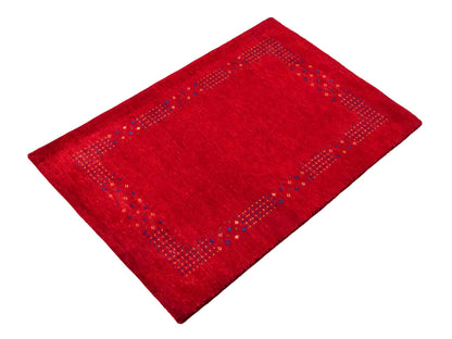 Handgeknüpfter Indo Loribaft Orientteppich von Khademi aus Wolle, rot. Geometrisches Nomaden-Design. Von Hand geknüpft in Indien. Größe: 93x62cm. Teppichnummer: KB4-1721. Verkauf durch Jupiter Intl.