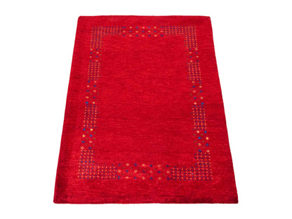 Handgeknüpfter Indo Loribaft Orientteppich von Khademi aus Wolle, rot. Geometrisches Nomaden-Design. Von Hand geknüpft in Indien. Größe: 93x62cm. Teppichnummer: KB4-1721. Verkauf durch Jupiter Intl.
